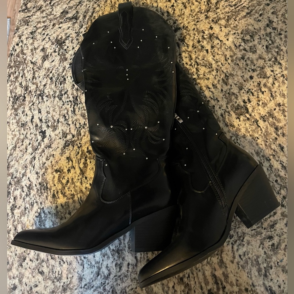 Black cowgirl boots